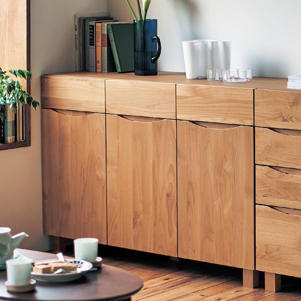 【ベルメゾン】あたたかみのあるアルダー材のリビングボード