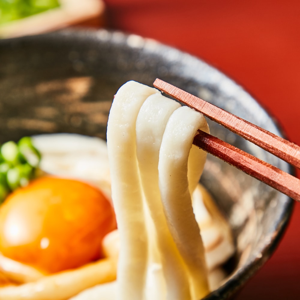 極太のもっちもち麺を楽しめます。