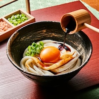 つゆは、ややとろっとしていて麺に絡みやすいです。