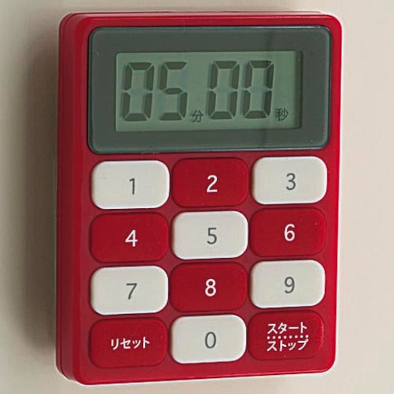 強力マグネットで冷蔵庫などにしっかり付けられます。
