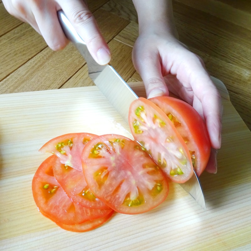 柔らかいトマトも薄く切れます