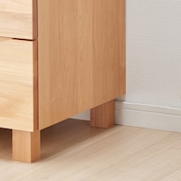 脚部が巾木を避けてくれるのでピッタリ設置できます
