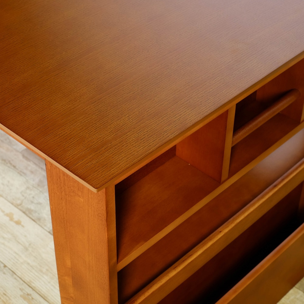 ダークブラウン