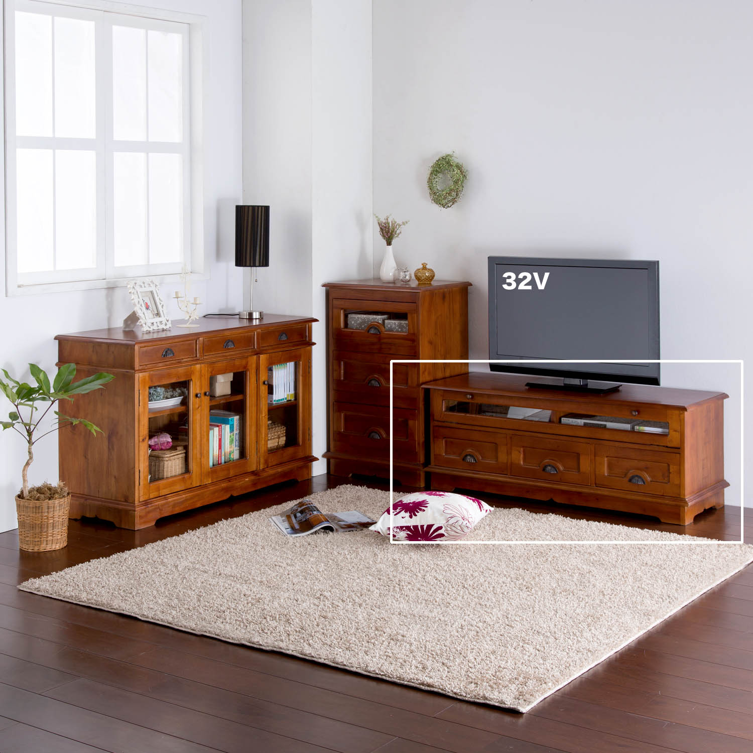 【ベルメゾン】フィリピンマホガニー材のアンティーク風テレビ台