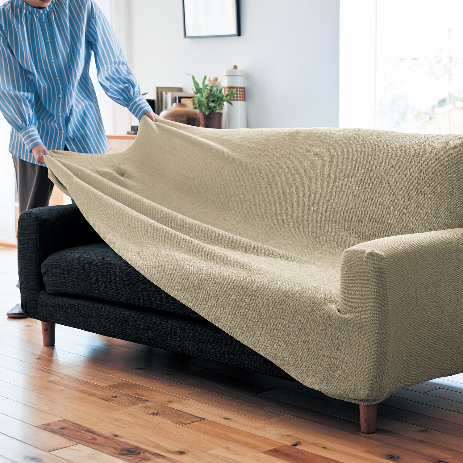 ぴったりフィットするくしゅくしゅ素材の伸びるソファーカバー ぴったりフィットするくしゅくしゅ素材の伸びるソファーカバー
