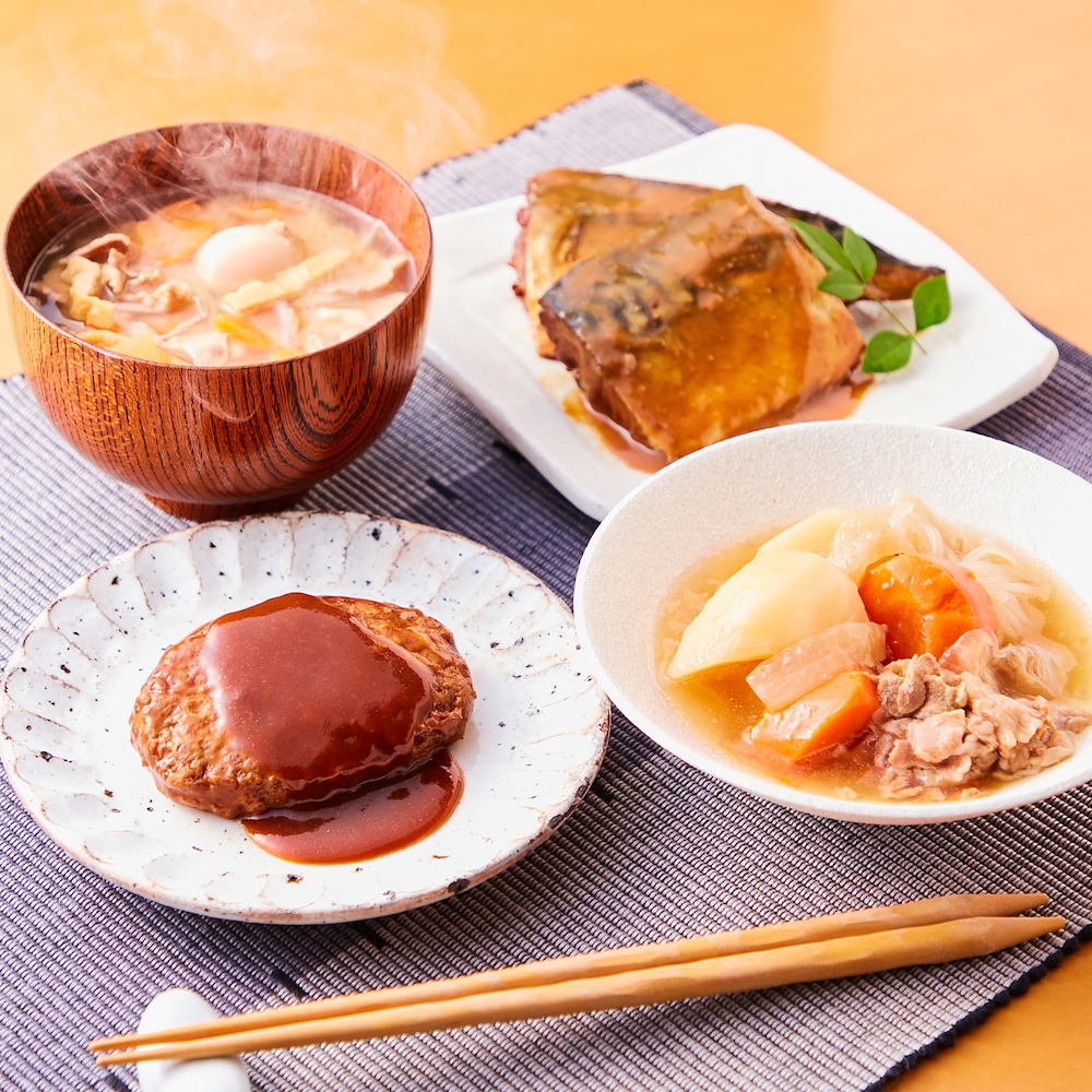 ハンバーグ煮込み(100g)、サバ味噌煮(150g)、肉じゃが(130g)、豚汁(180g)が各2袋