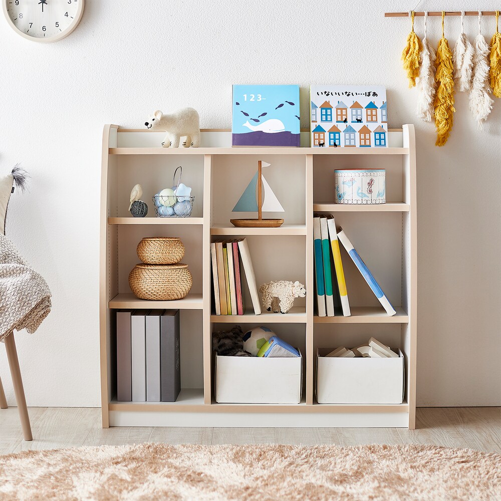 サイズが様々な子どもの本の収納にぴったり!図鑑や大型絵本、文庫本など、どうしても余分なスペースができてしまいがち。この本棚は1cmピッチで棚板の高さが調節できるので、無駄なくたくさんの本が収まります。