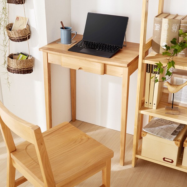 【ベルメゾン】アルダー材を使用した優しい風合いのコンパクトパソコンデスク