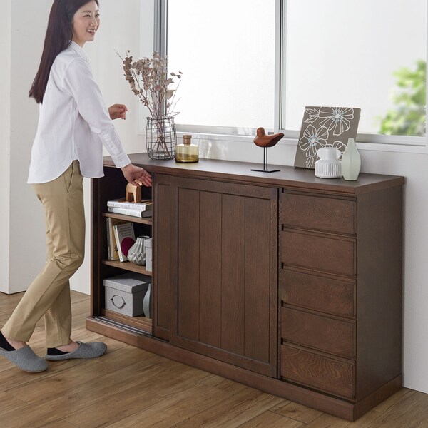 【大雪木工】【北海道旭川産】ナラ材使った引戸の板扉キャビネット