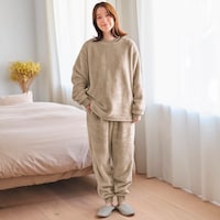 ベージュ／モデル身長166cm・Mサイズ着用