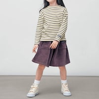 アイボリー×ブラックボーダー／モデル身長：114cm、着用サイズ：110