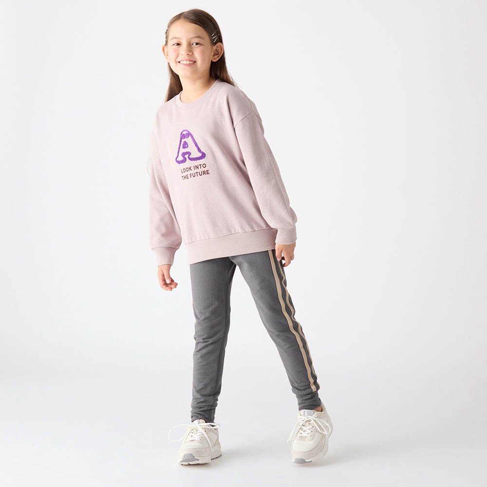 チャコール／モデル身長130cm・130サイズ着用