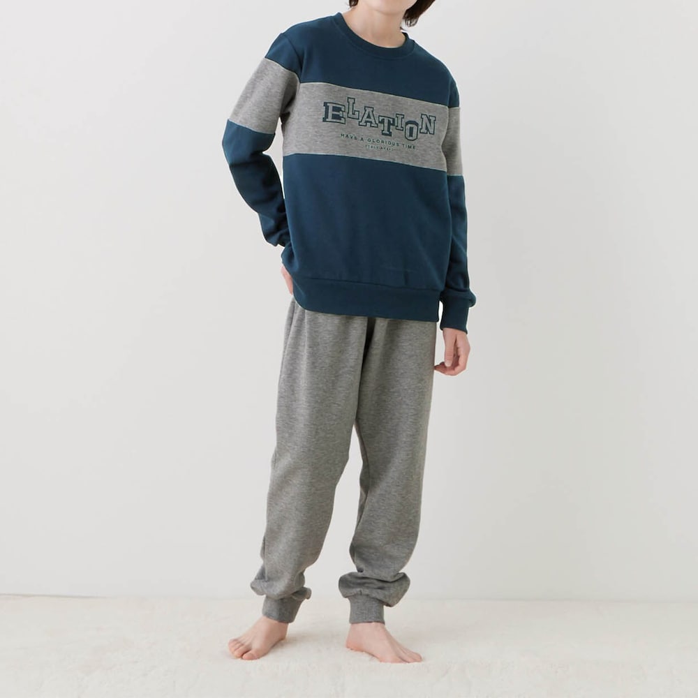 ネイビー／モデル身長：148.5cm、着用サイズ：150
