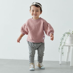 ピンクグレージュ／モデル身長80cm・80サイズ着用