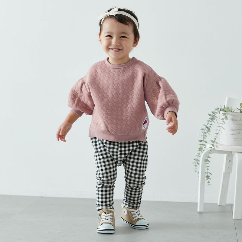 ピンクグレージュ／モデル身長80cm・80サイズ着用