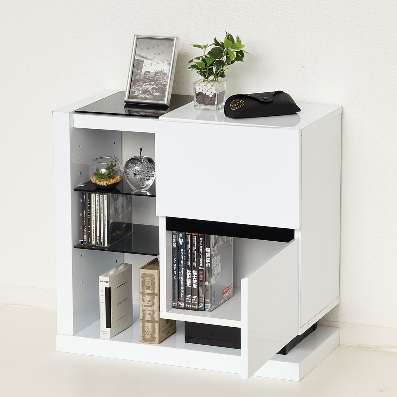 【ベルメゾン】鏡面仕上げのモダンサイドキャビネット