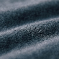 肌あたりのよい風合いの綿95％素材に発熱綿をブレンド