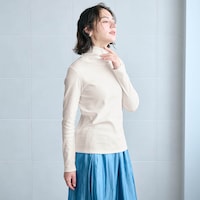 モデル身長162cm／M（ウォームホワイト）