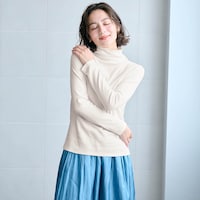 モデル身長162cm／M（ウォームホワイト）