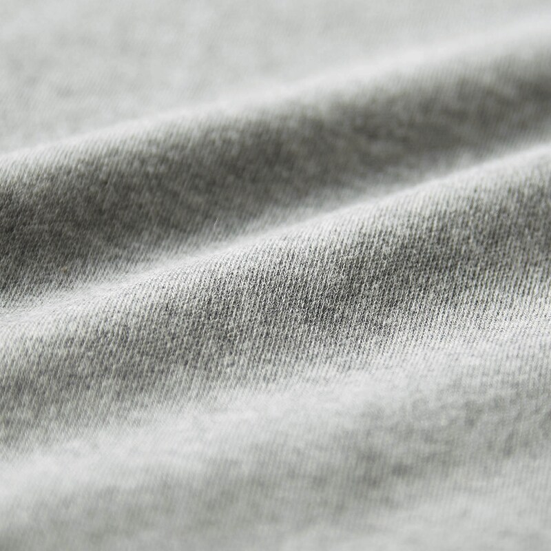 身生地はもちろん、縫い糸まで綿100％でやさしい肌当たり