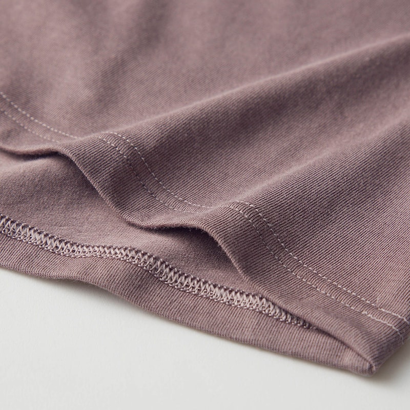 肌あたりのよい風合いの綿95%素材に発熱綿をブレンド