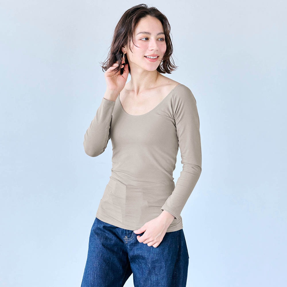 モデル身長162cm／M（グレージュ）