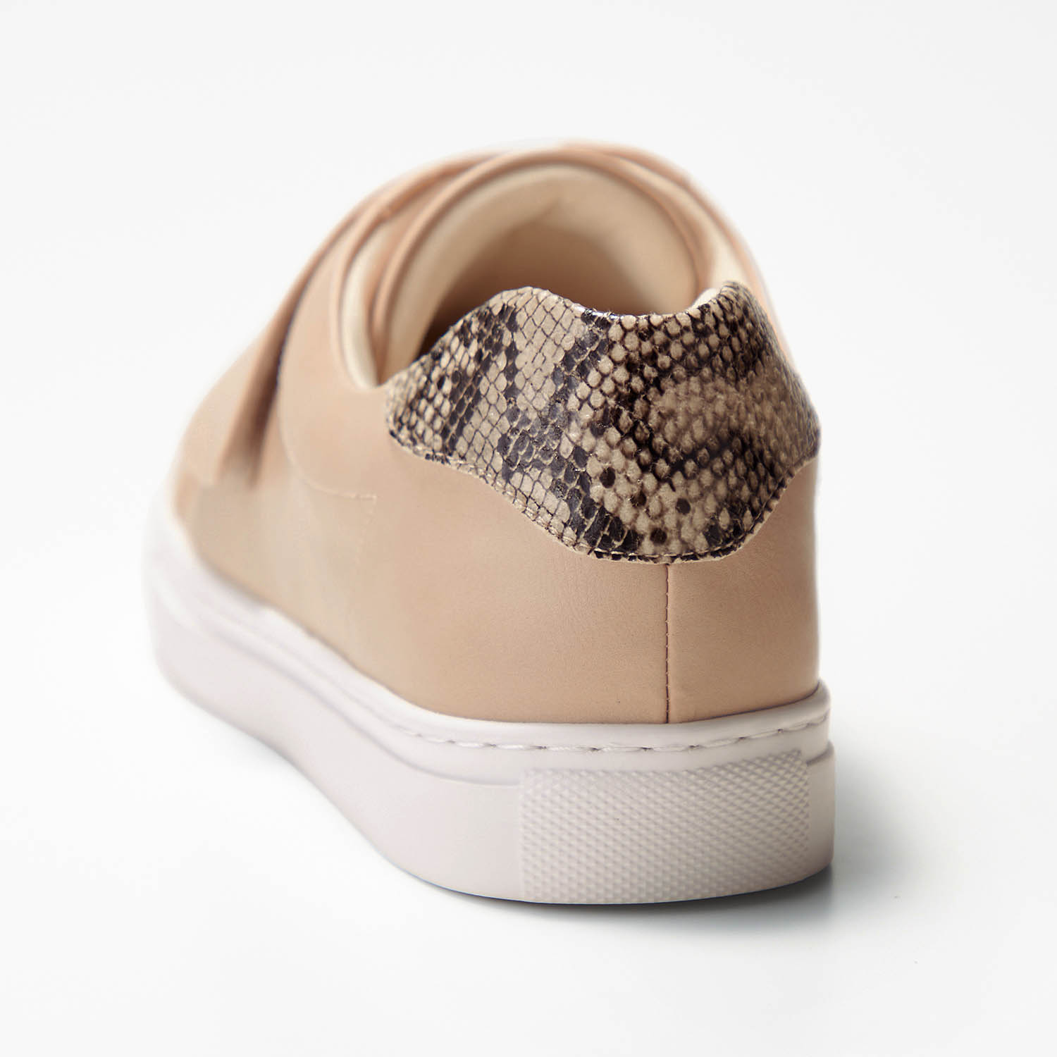 マシュマロみたいなスポーティベルトスニーカー ベネビス Benebis 通販のベルメゾンネット マシュマロみたいなスポーティベルトスニーカー ベネビス Benebis 通販のベルメゾンネット