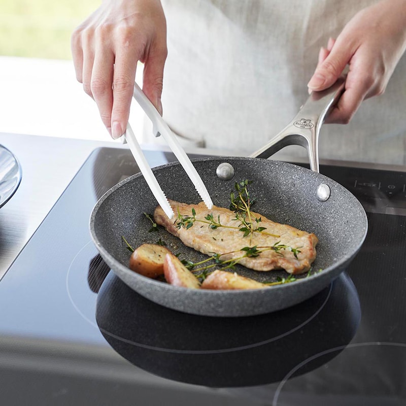菜箸のように掴みやすく、トングのように扱いやすい／ミニ