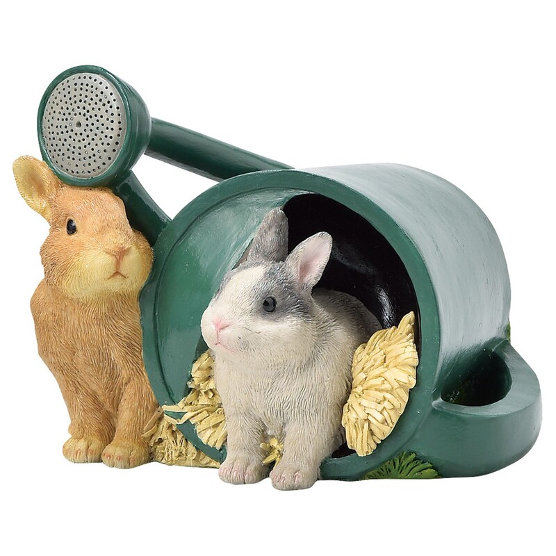 うさぎとジョーロ