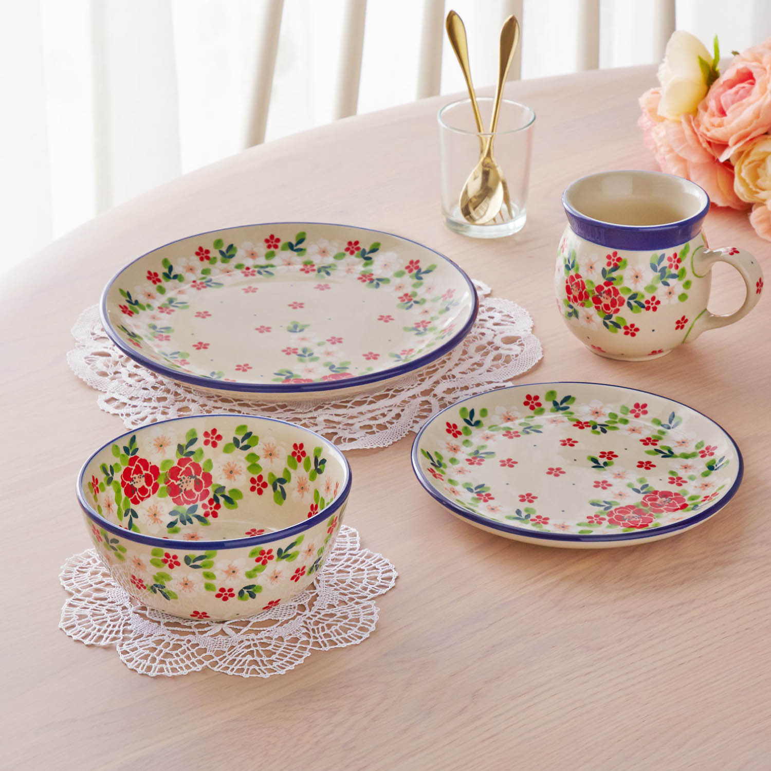 【ツェラミカ アルティスティッチナ/Ceramika Artystyczna】日本の花モチーフのポーランド製の器「椿 & 桜のリース」 【食洗機対応】