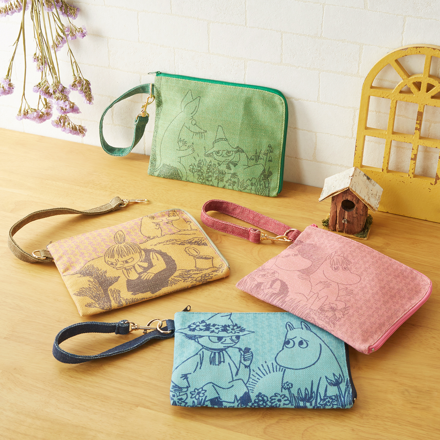 レトロアートのストラップ付ポーチ ランデブー ムーミン ムーミン Moomin 通販のベルメゾンネット レトロアートのストラップ付ポーチ ランデブー ムーミン ムーミン Moomin 通販のベルメゾンネット