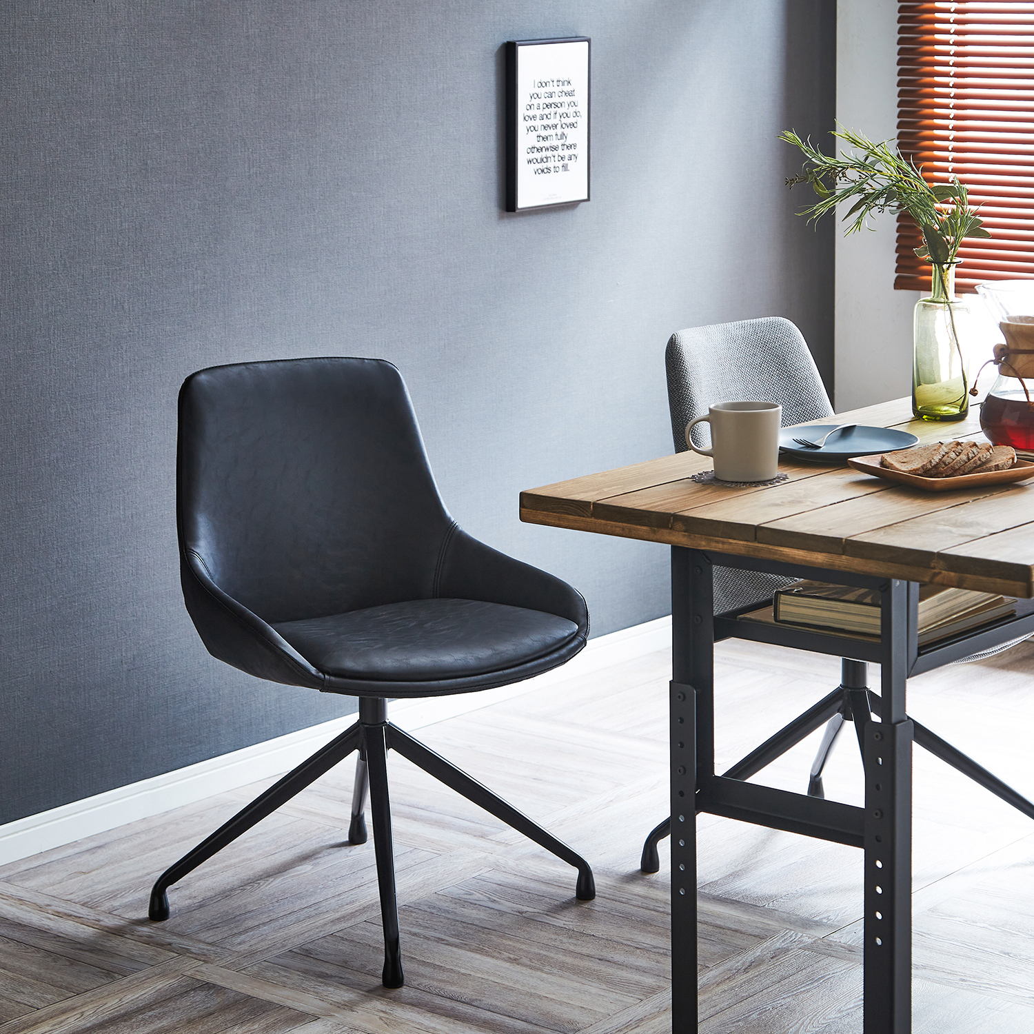 【ベルメゾン】ヴィンテージ調回転式ダイニングチェア