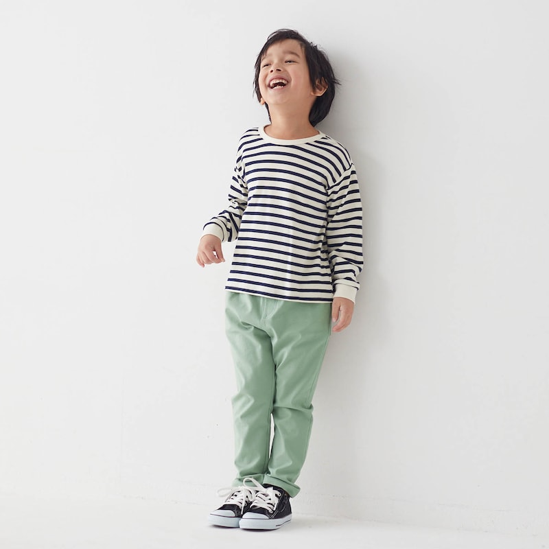 ニュアンスカーキ／モデル身長108cm・110サイズ着用