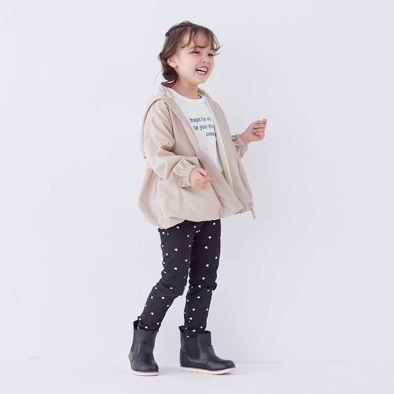 ブラックハートドット／モデル身長112cm・110サイズ着用