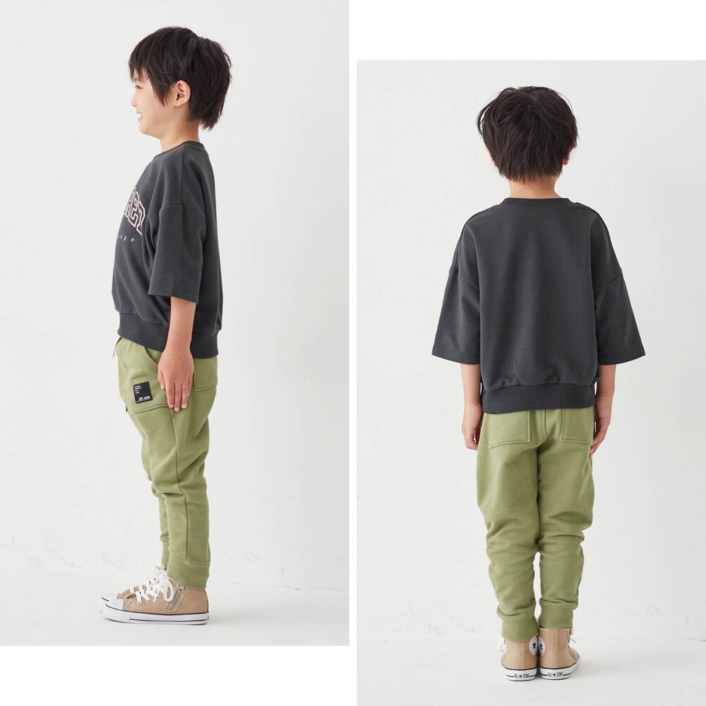 ライトカーキ／モデル身長111cm・110サイズ着用