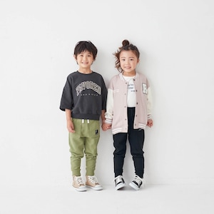 左）ライトカーキ／111cm・110、右）ブラック／109cm・110