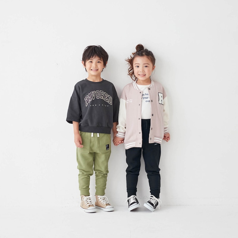 左）ライトカーキ／111cm・110、右）ブラック／109cm・110