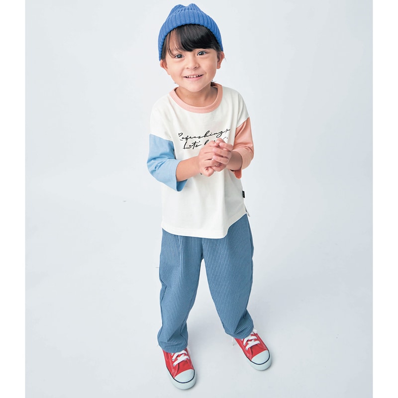 オフホワイト系マルチ／モデル身長111cm・サイズ110