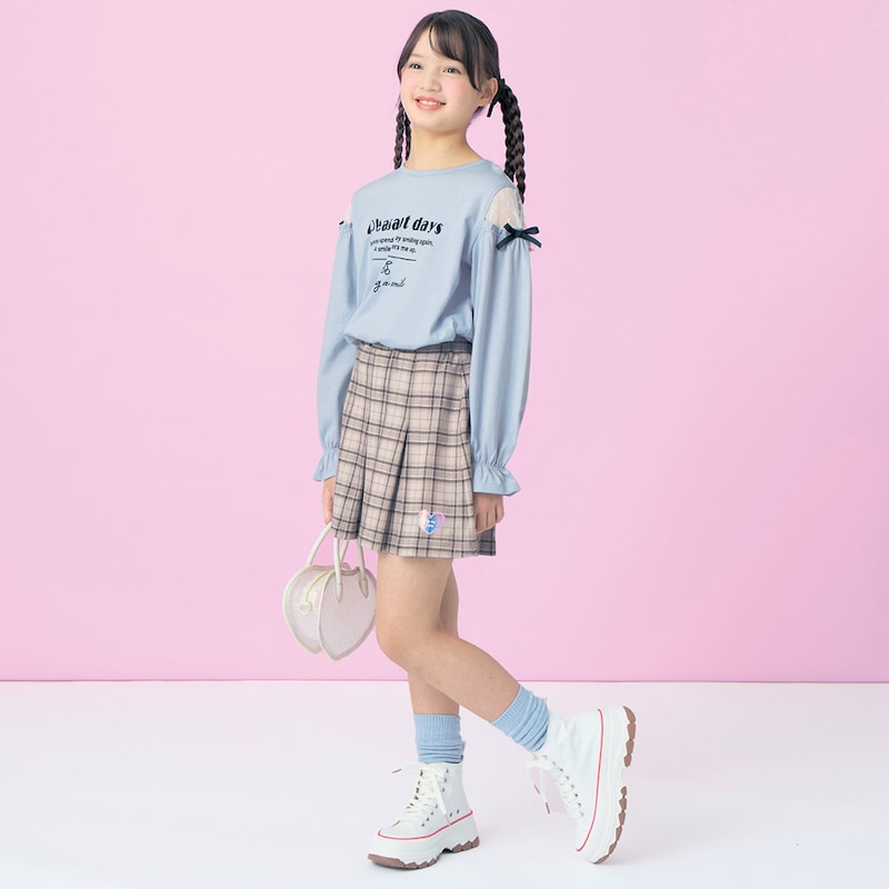 グレーチェック／モデル身長138.8cm・サイズ140