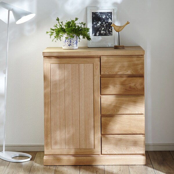 【大雪木工】【北海道旭川産】ナラ材を使った開戸の板扉キャビネット