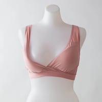 授乳しやすいクロスオープンタイプ　※仕様のみ参照