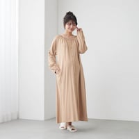 ベージュ