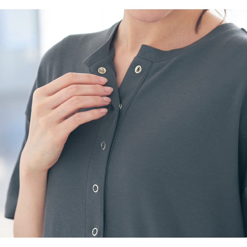 スナップボタン開きで授乳しやすい