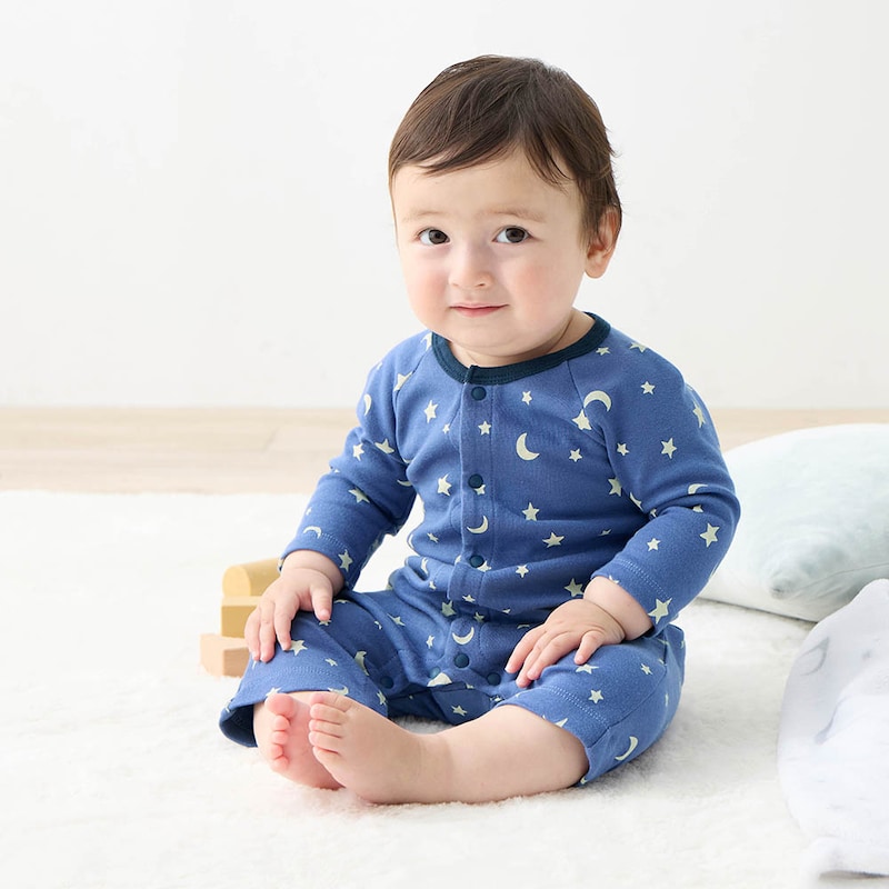 ネイビー星／モデル身長70㎝・70サイズ着用・体重8.8㎏