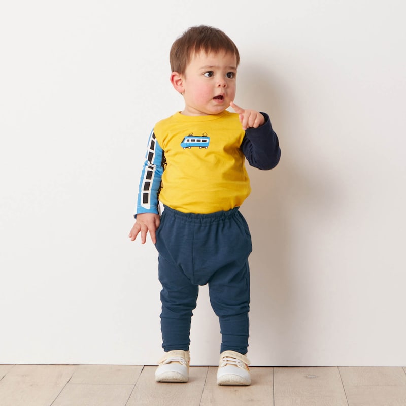 ネイビー／モデル身長78cm・80サイズ着用