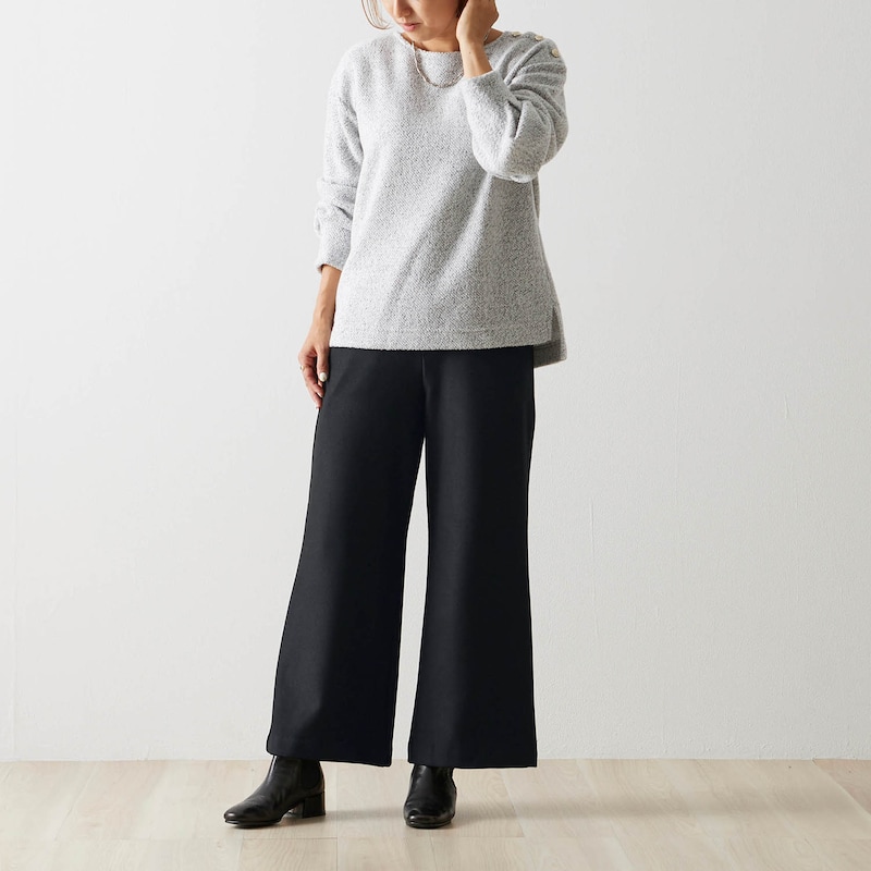 スタッフ身長156cm／M・股下64cm