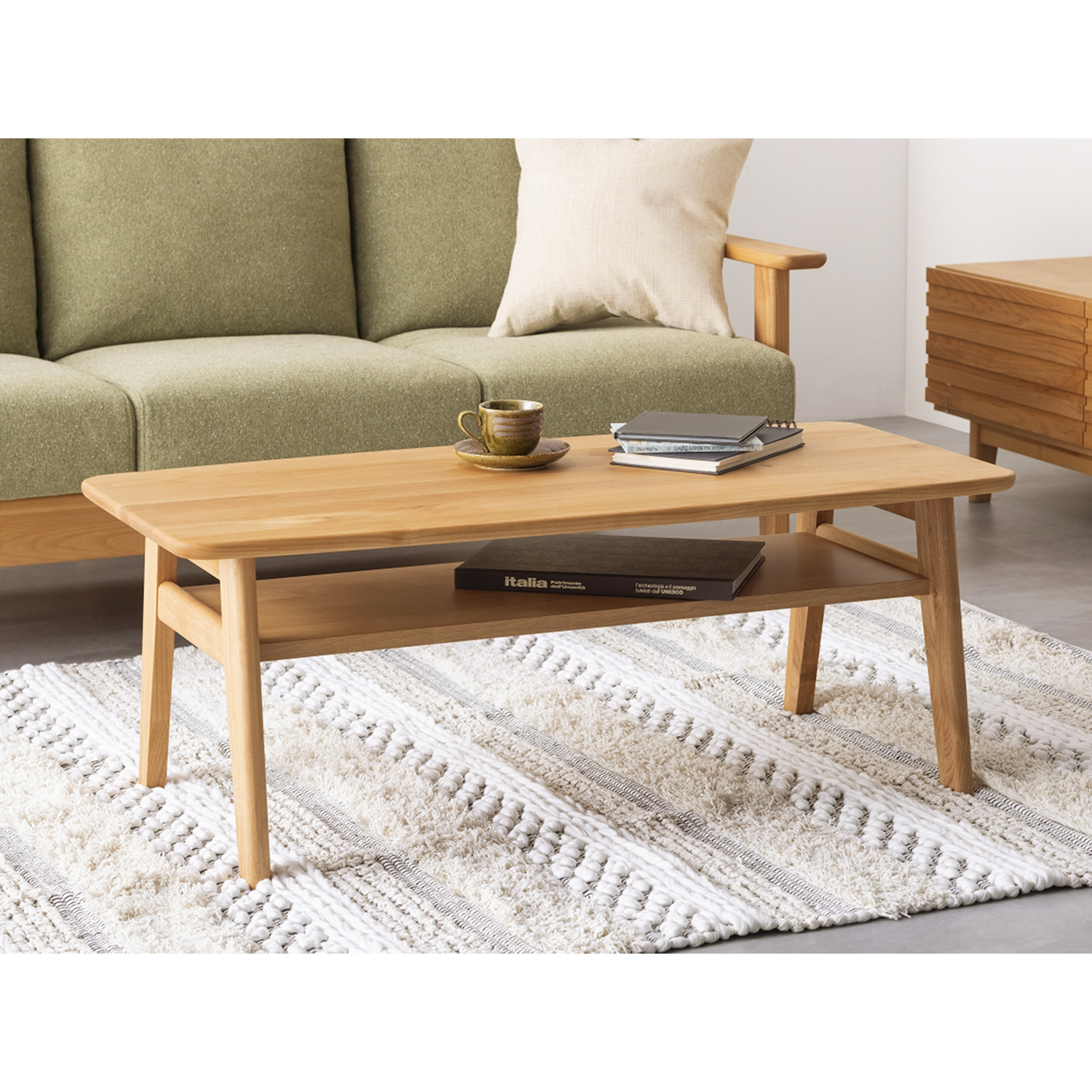 【ベルメゾン】天然木アルダー材の棚付きリビングローテーブル