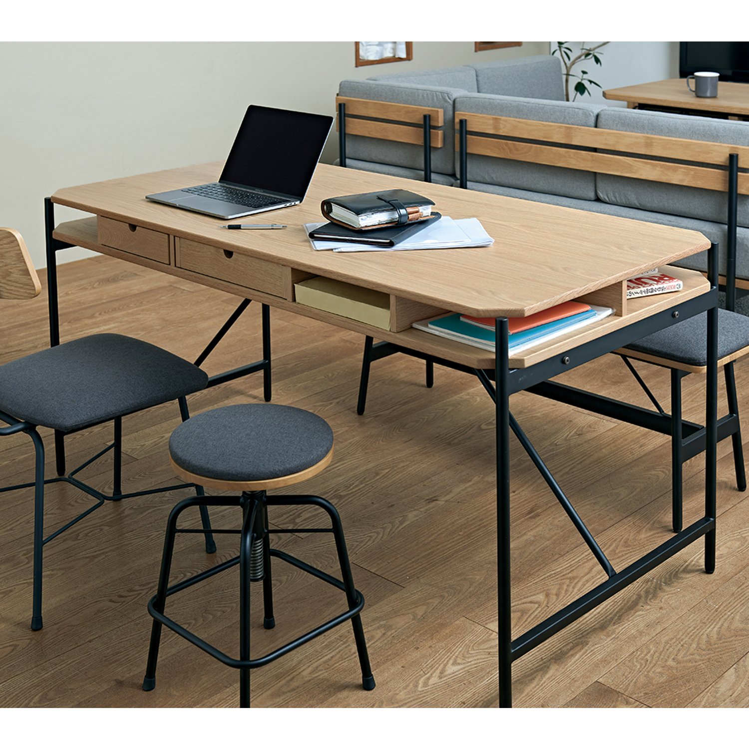 パソコンデスクとして使えるオーク材のダイニングテーブル glamシリーズ 4人用 通販のベルメゾンネット パソコンデスクとして使えるオーク材のダイニングテーブル glamシリーズ 4人用 通販のベルメゾンネット