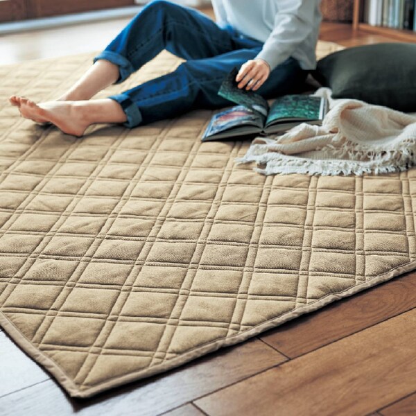 【ベルメゾン】ふんわりとした座り心地の先染めキルトラグ