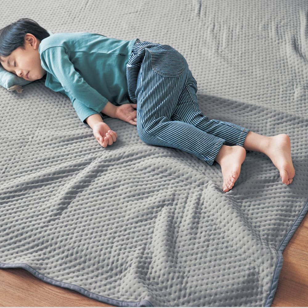 【ベルメゾン】コンパクトに畳めるニット素材のやわらかラグ 【洗えるラグ】